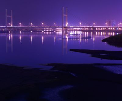 Reflejo del Puente Nocturno