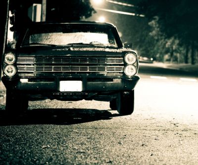 Coche Clásico de Noche