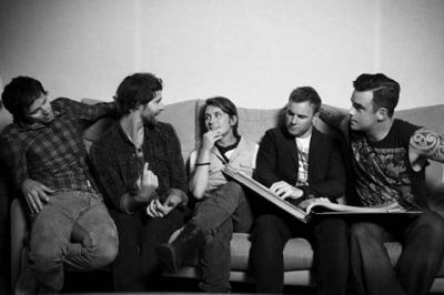 Discusión de Banda en Blanco y Negro