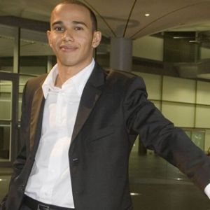 Hombre Elegante en Traje