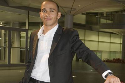 Hombre Elegante en Traje