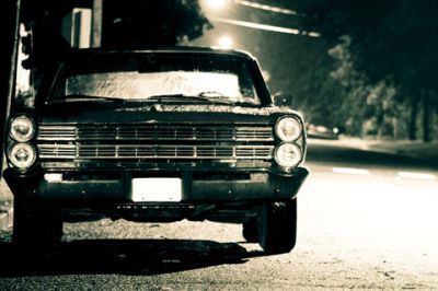 Coche Clásico de Noche