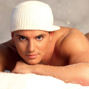 Chico de Invierno en la Nieve