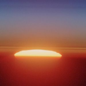 Impresionante atardecer sobre el horizonte