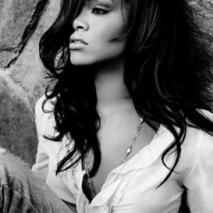 Retrato Elegante en Blanco y Negro