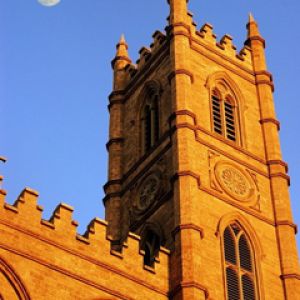 Torre Histórica Contra el Cielo Lunar