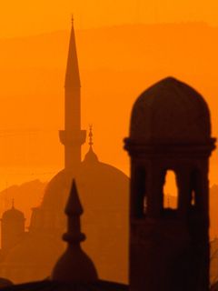 Silueta de Mezquita al Atardecer