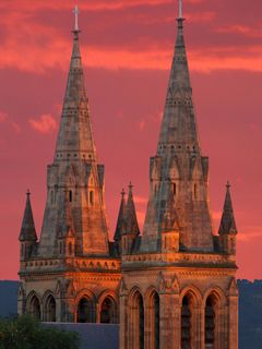 Impresionantes torres de catedral gótica