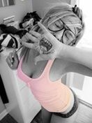 Chica Estilosa con Gafas