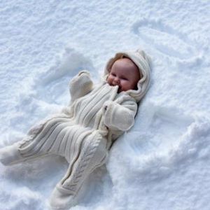 Bebé en Ángel de Nieve