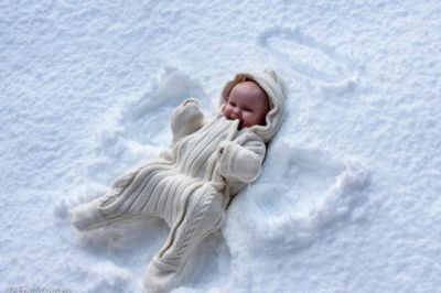 Bebé en Ángel de Nieve