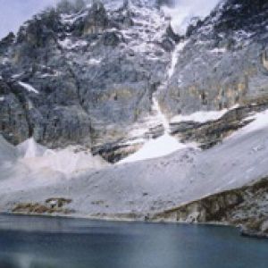 Majestuosas Montañas Nevadas