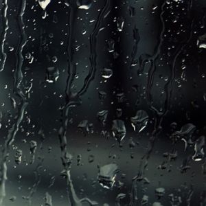 Gotas de Lluvia en la Ventana