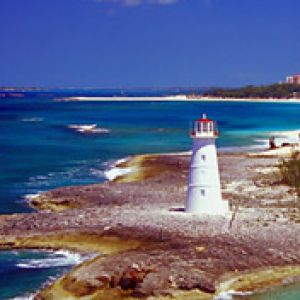 Faro Costero y Vista del Océano