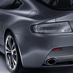 Elegante Coche Deportivo Gris