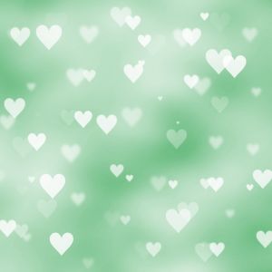 Fondo Verde Suave con Corazones