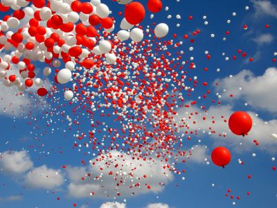 Globos Coloridos en el Cielo
