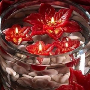 Arreglo de Velas en Forma de Flor Roja