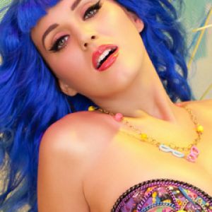 Glamour con Cabello Azul Vibrante