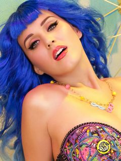 Glamour con Cabello Azul Vibrante