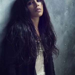 Retrato Glamuroso de una Mujer