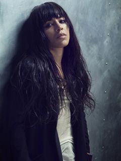 Retrato Glamuroso de una Mujer