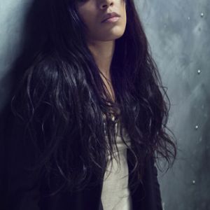 Retrato estiloso de una mujer