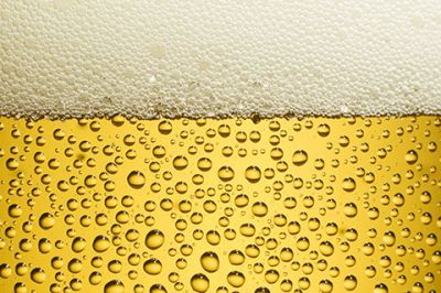 Cerveza Refrescante con Burbujas