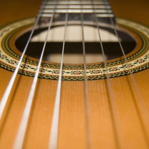 Acercamiento de Guitarra Acústica