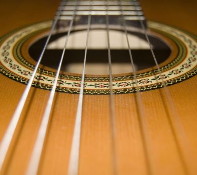 Acercamiento de Guitarra Acústica