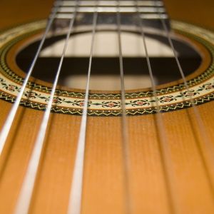 Cuerdas de guitarra en primer plano
