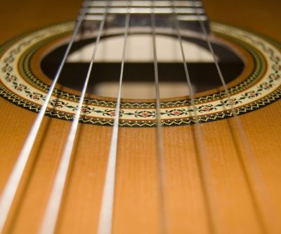 Cuerdas de guitarra en primer plano