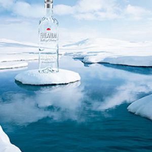 Botella de Vodka Fría en Hielo