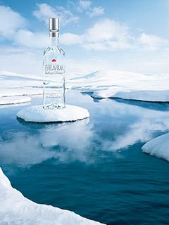 Botella de Vodka Fría en Hielo