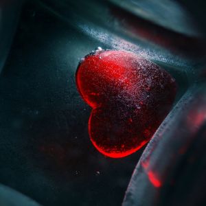 Corazón Rojo en Hielo