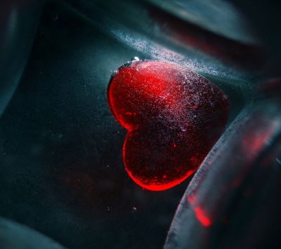 Corazón Rojo en Hielo