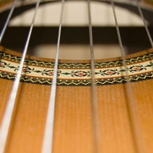 Acercamiento de Guitarra Acústica