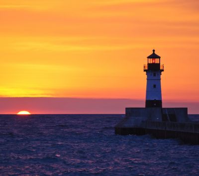 Faro al Atardecer