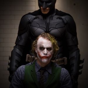 Batman y Joker Escena Oscura