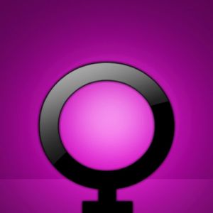 Símbolo Femenino en Fondo Rosa
