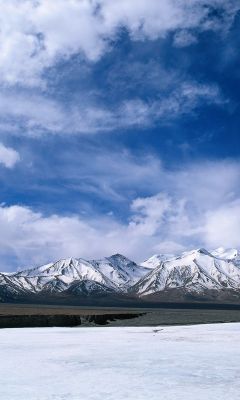 Paisaje Montañoso Nevado