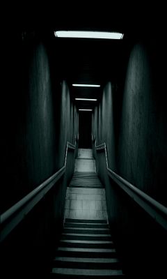 Escalera Oscura Abstracta