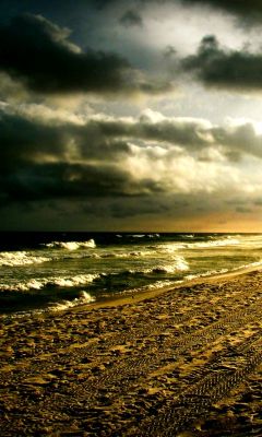 Atardecer Dramático en la Playa