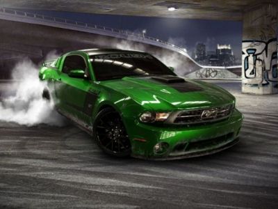 Coche Muscle Verde en Acción