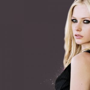 Retrato de Chica Rubia Estilosa