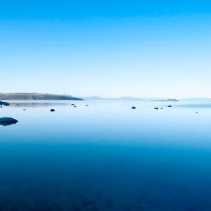 Paisaje del Lago Azul Sereno