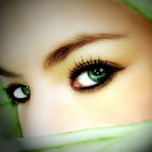 Ojos Verdes Hipnotizantes