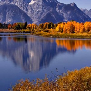 Reflejo Montañoso de Otoño