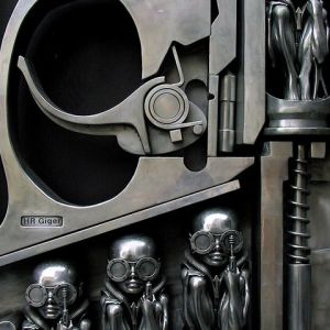 Escultura Metálica Futurista