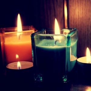 Velas Coloridas en Luz Suave